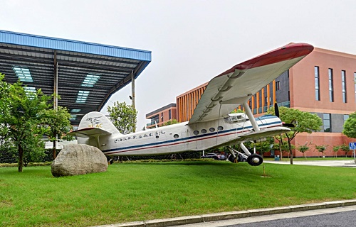 上海航空学校标志